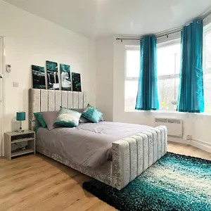  Apartment Cosy Private Studio In London