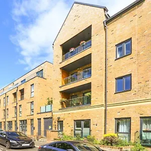  Apartment Idyllic Thames Riverside With Free Parking