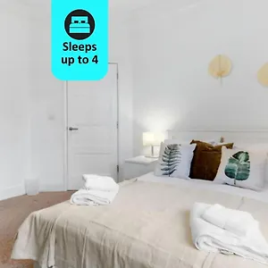  Apartment Chic 1br House In Hounslow - 12 Mins From Heathrow Airport